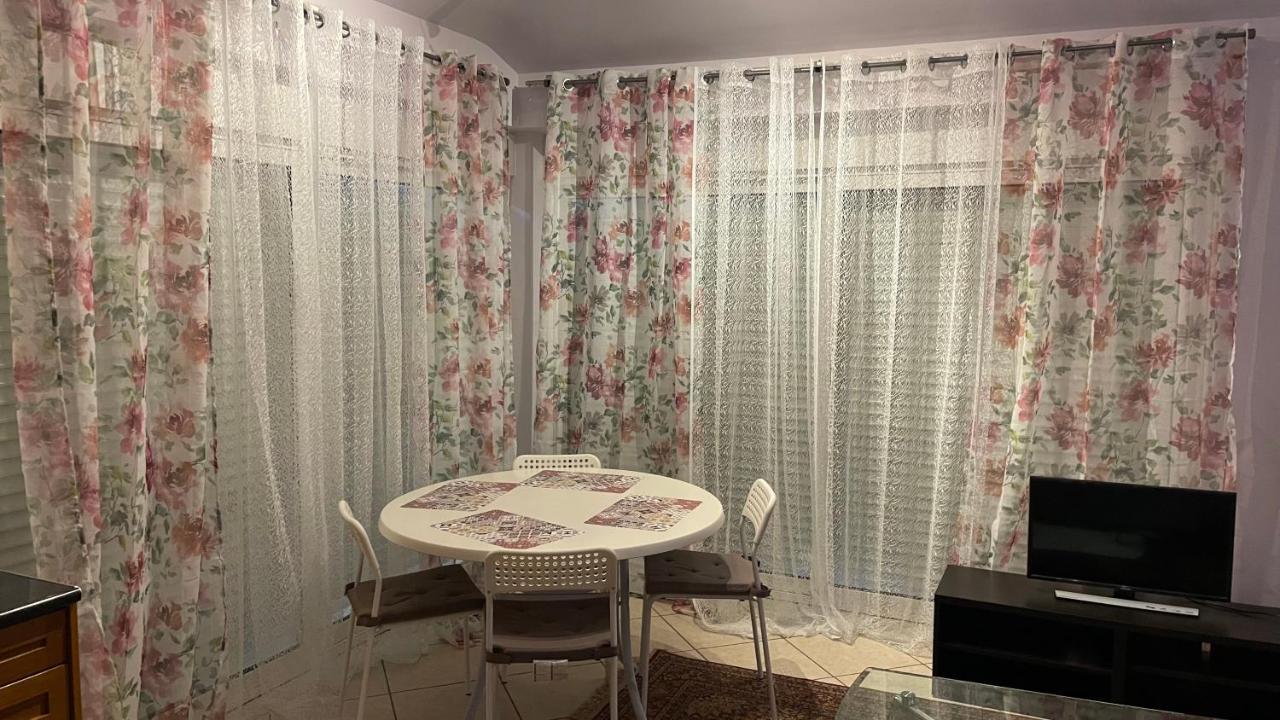Awesome Home 3' From Metro Atene Esterno foto