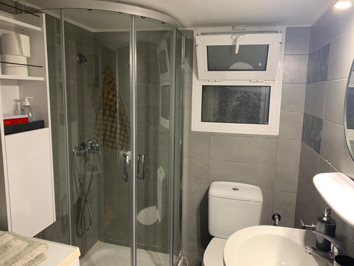 Awesome Home 3' From Metro Atene Esterno foto