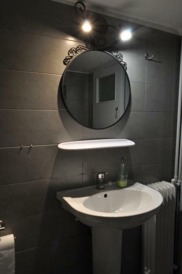 Awesome Home 3' From Metro Atene Esterno foto